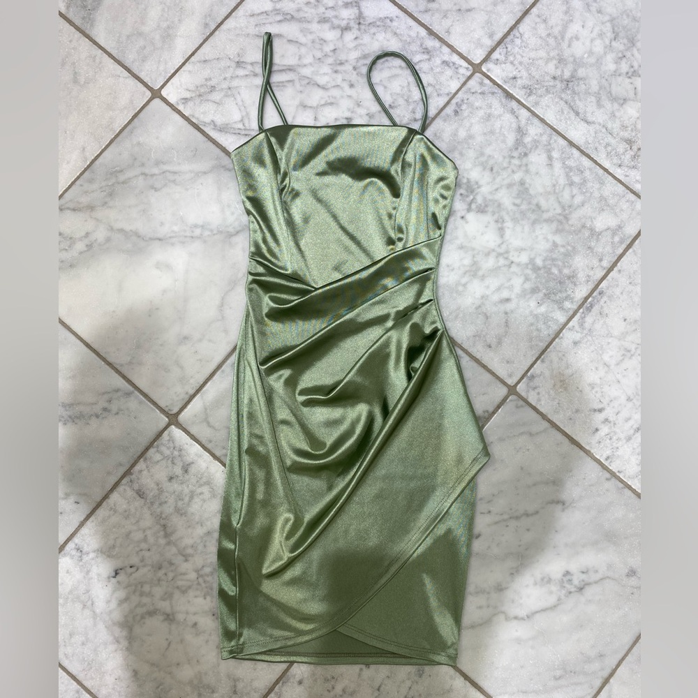 Windsor, size: small, color: green (sort of iridescent)